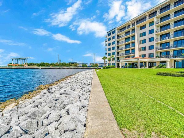 105 Port Royal Way, Pensacola, FL 32502