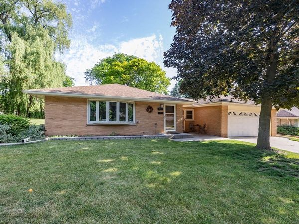 7222 Enfield AVENUE, Greendale, WI 53129