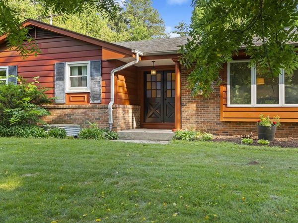 N8093 Lakeview ROAD, Oconomowoc, WI 53066