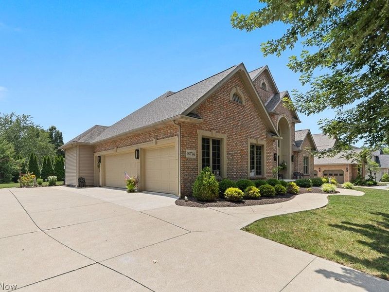 8574 Ashmede Court Circle NW, Massillon, OH 44646 Photo 3