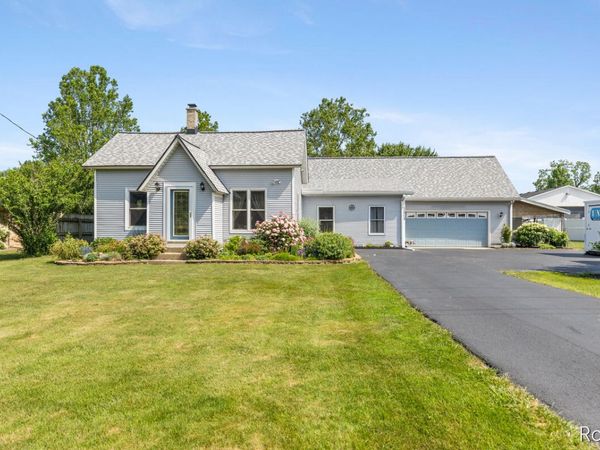 1213 Hayes Street NW, Marne, MI 49435