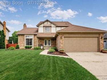 39044 Mallorn Drive, Sterling Heights, MI 48313