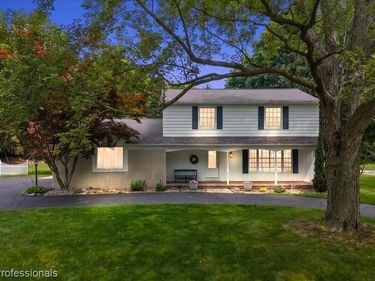 633 Foxhall Road, Bloomfield Hills, MI 48304