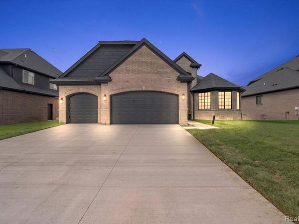 24462 Sawgrass Drive, Macomb Township, Mi 48042