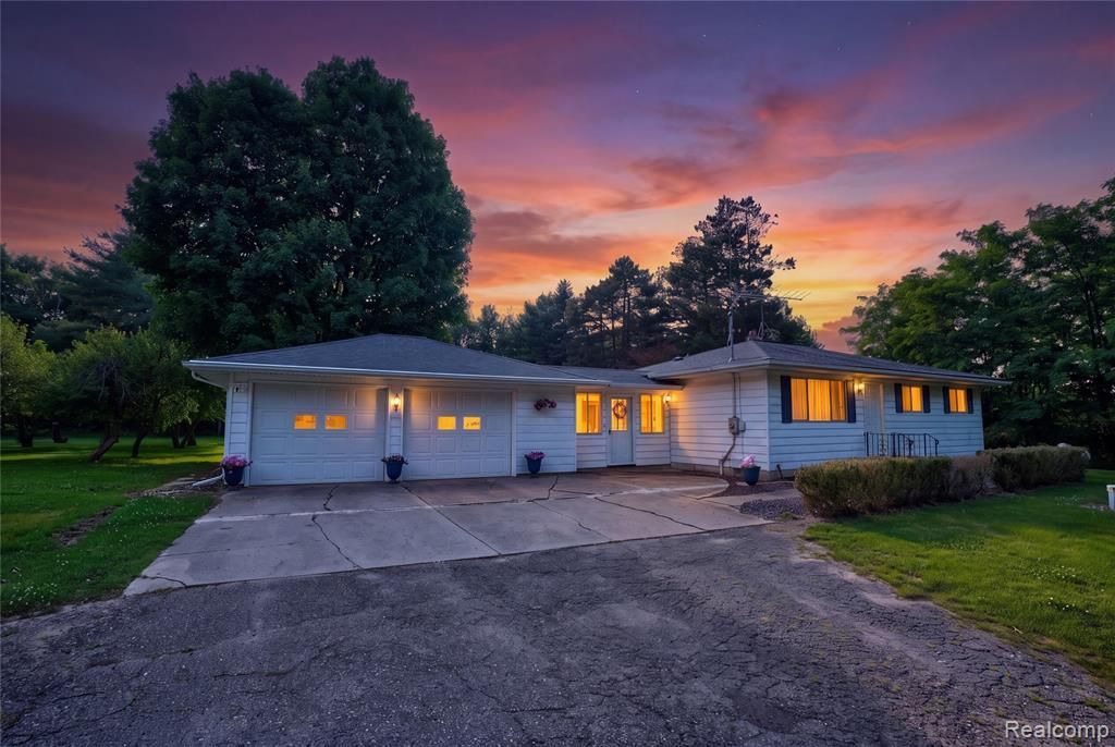 1715 N Oxford Road, Oxford Township, MI 48371 Main Photo