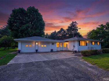 1715 N Oxford Road, Oxford Twp, MI 48371