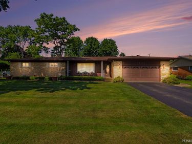 3577 Meadowleigh Lane, Waterford Twp, MI 48329