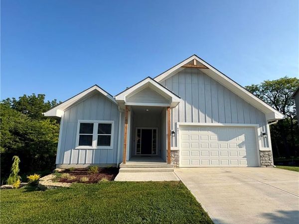 801 Colonial Drive, Pleasant Hill, MO 64080