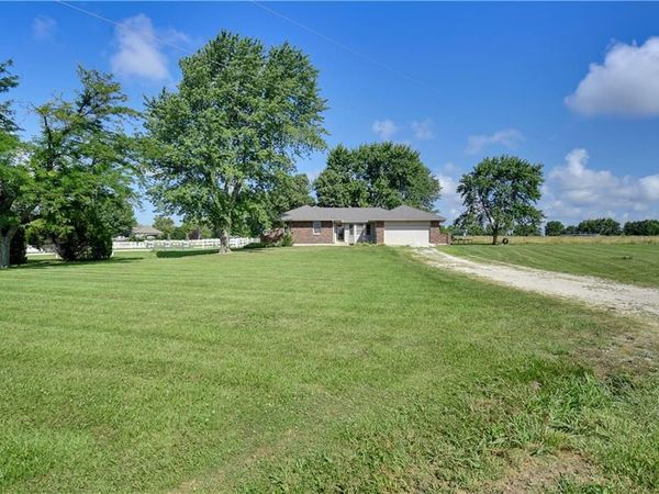 22284 Rosewood Street, Bucyrus, KS 66013