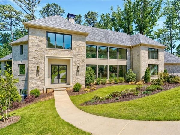 825 Kenry Court , Atlanta, GA 30342