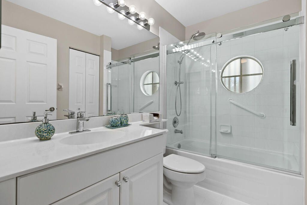 8050 Aberdeen Drive, Unit 202, Boynton Beach, FL 33472 Photo