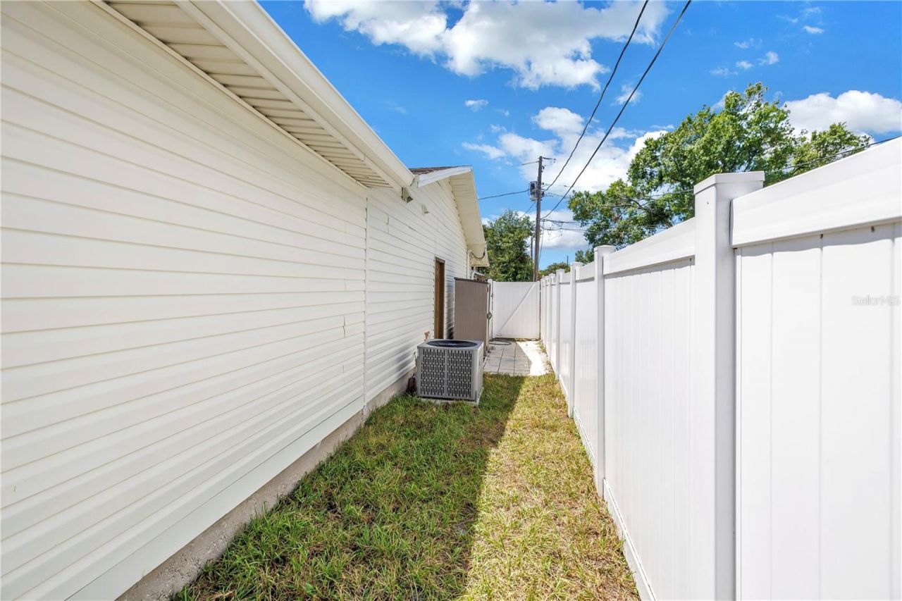 1221 36th Terrace N, Saint Petersburg, FL 33704 Photo