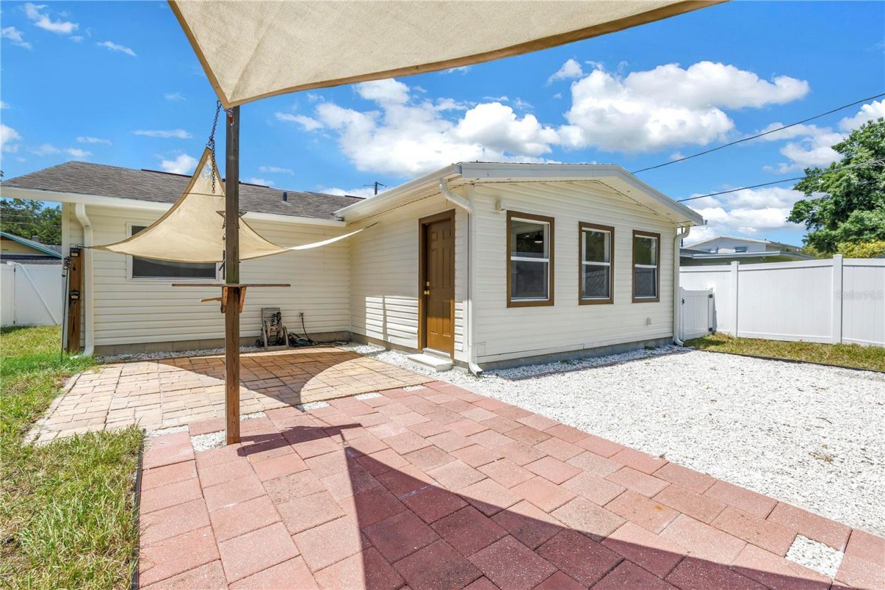 1221 36th Terrace N, Saint Petersburg, FL 33704 Photo