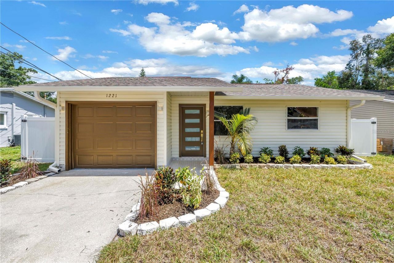1221 36th Terrace N, Saint Petersburg, FL 33704 Photo