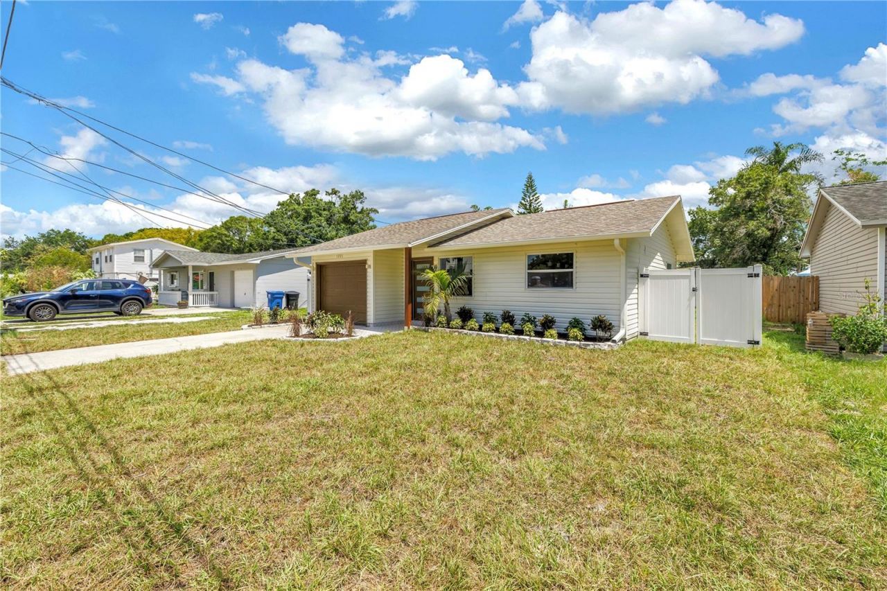 1221 36th Terrace N, Saint Petersburg, FL 33704 Photo