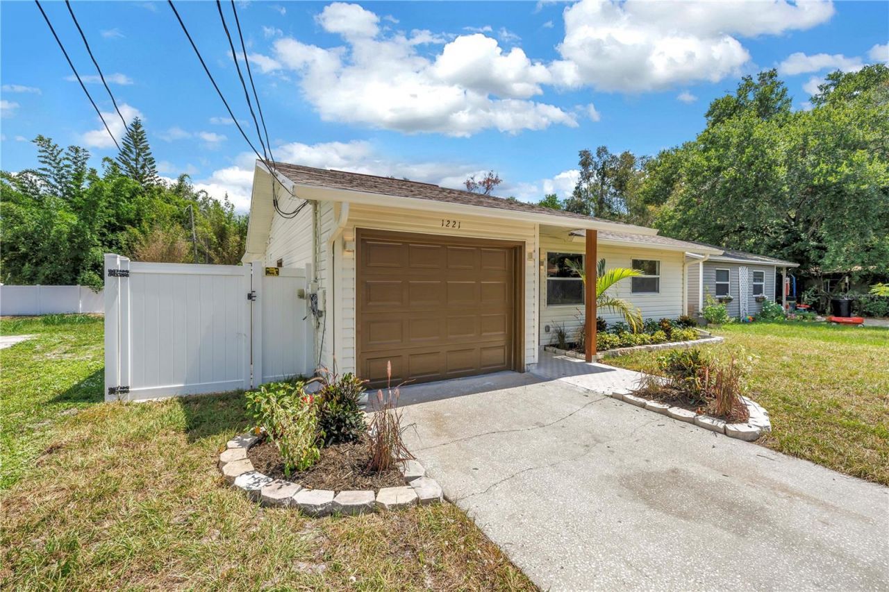 1221 36th Terrace N, Saint Petersburg, FL 33704 Photo
