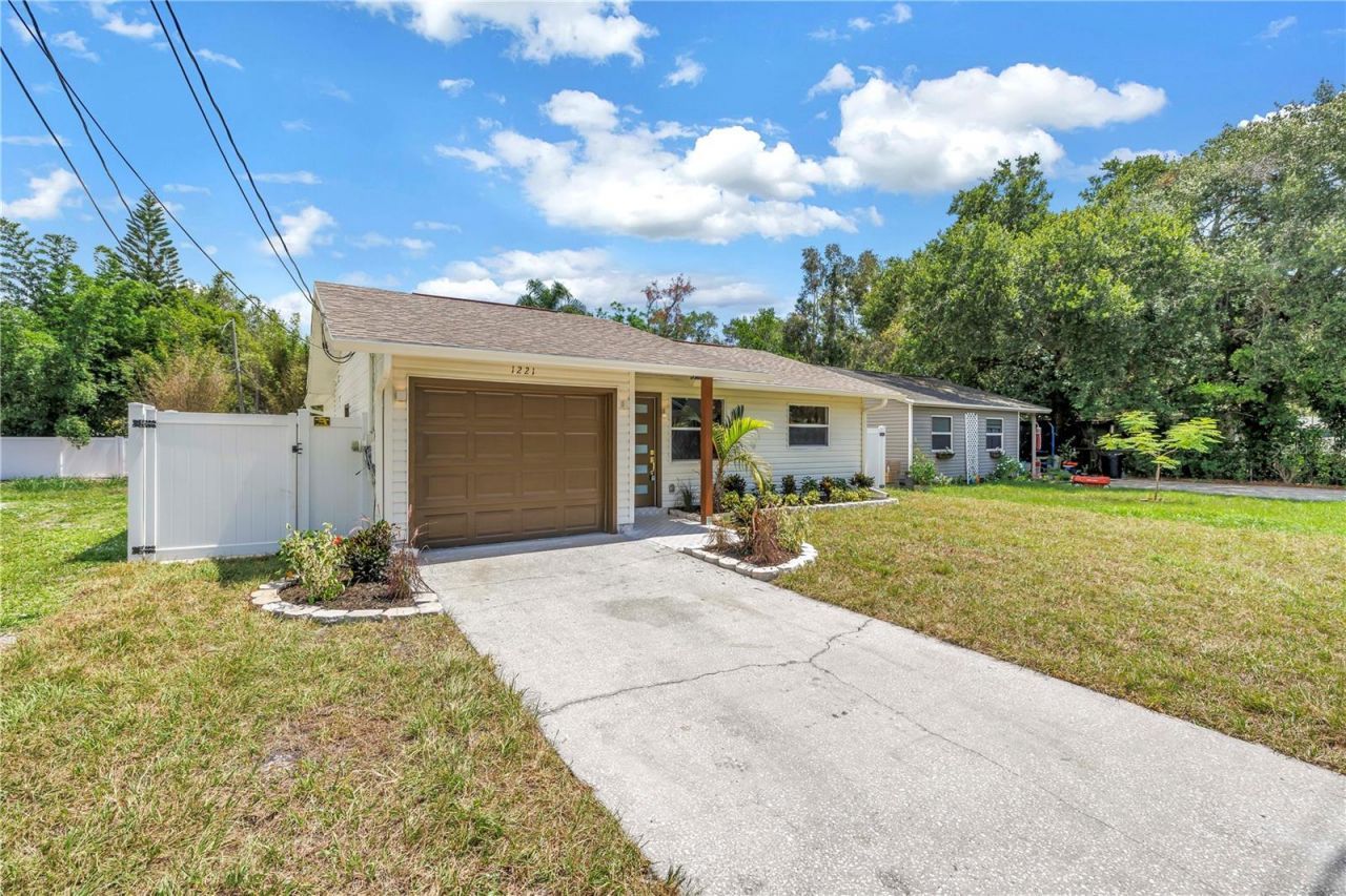 1221 36th Terrace N, Saint Petersburg, FL 33704 Photo