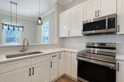 1096 Refuge Way photo 4