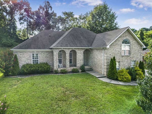 1009 Stafford Ct, Hendersonville, TN 37075