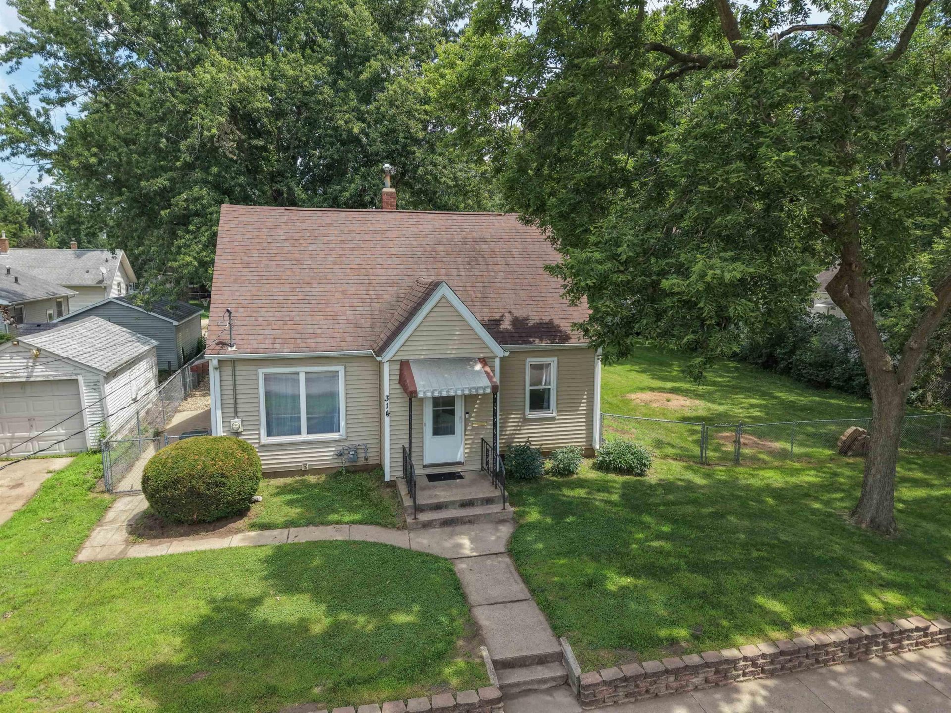 314 Leonard Avenue, Waterloo, IA 50703 Main Photo