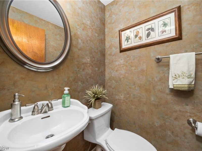 5364 Hampton Drive, North Olmsted, OH 44070 Photo 19