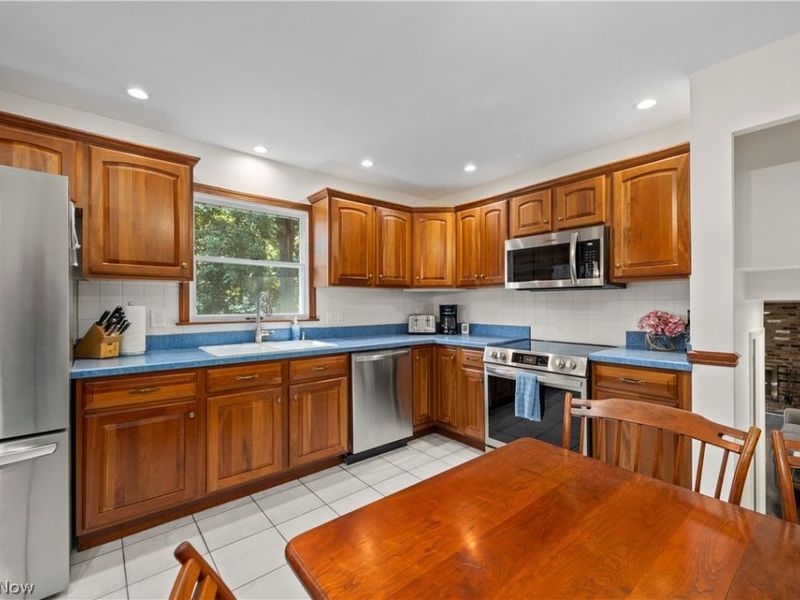 5364 Hampton Drive, North Olmsted, OH 44070 Photo 4
