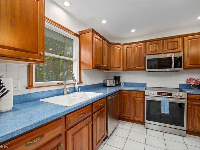 5364 Hampton Drive, North Olmsted, OH 44070 Photo 5