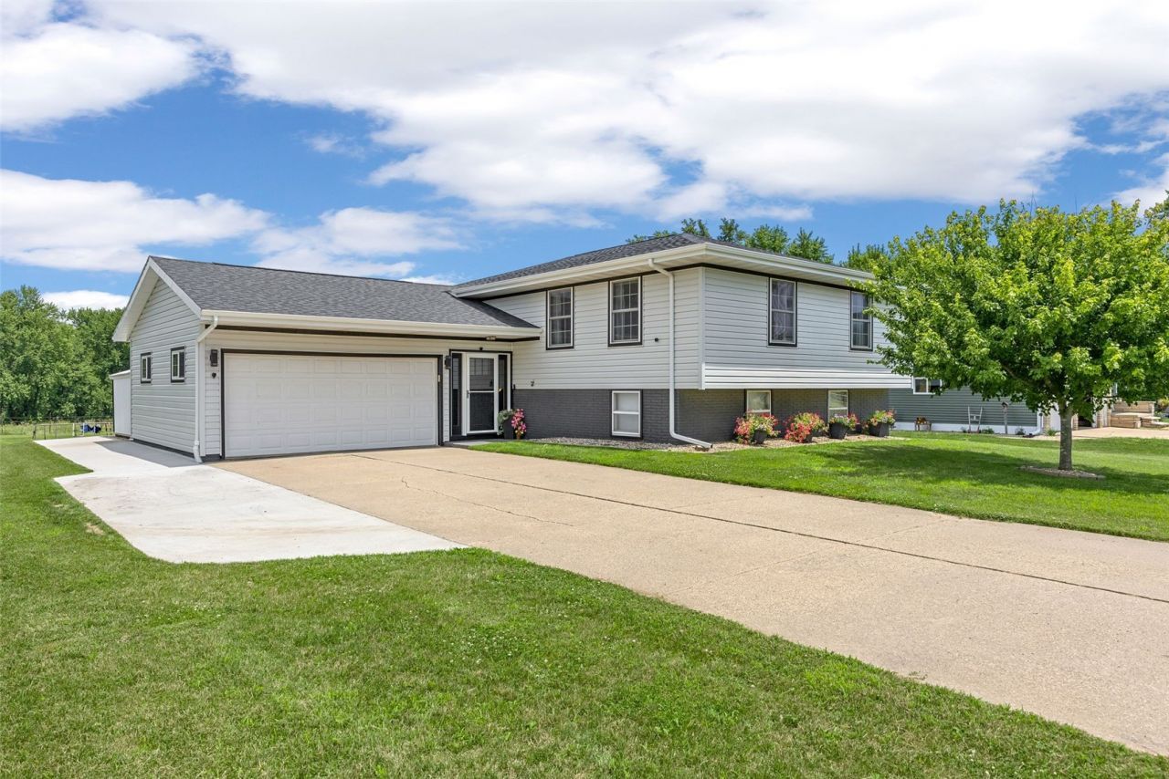 213 Maple Street, Olin, IA 52320 Main Photo