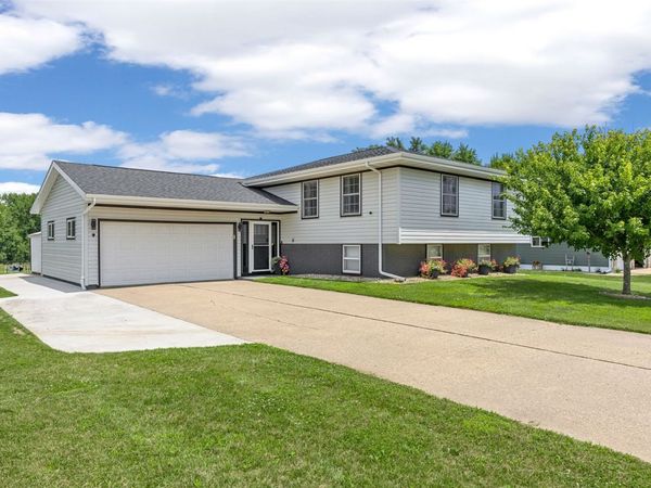 213 Maple Street , Olin, IA 52320