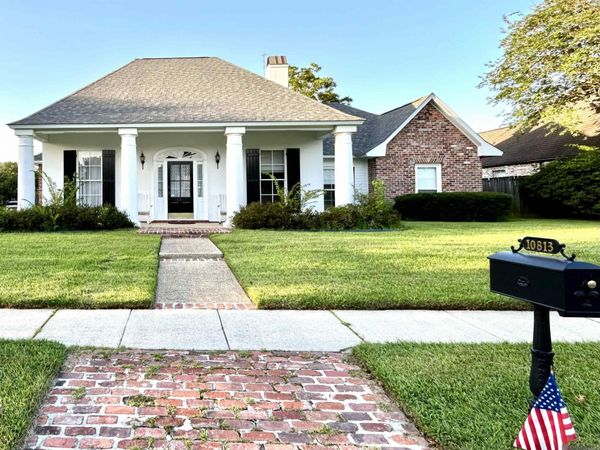 10813 Ramblewood Dr, Saint George, LA 70810