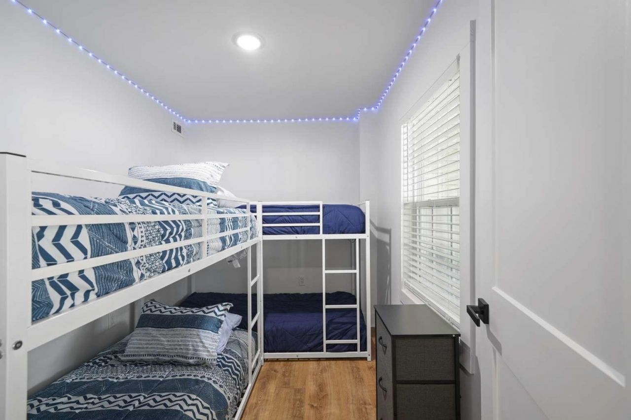 4606 Surf St. Photo 33