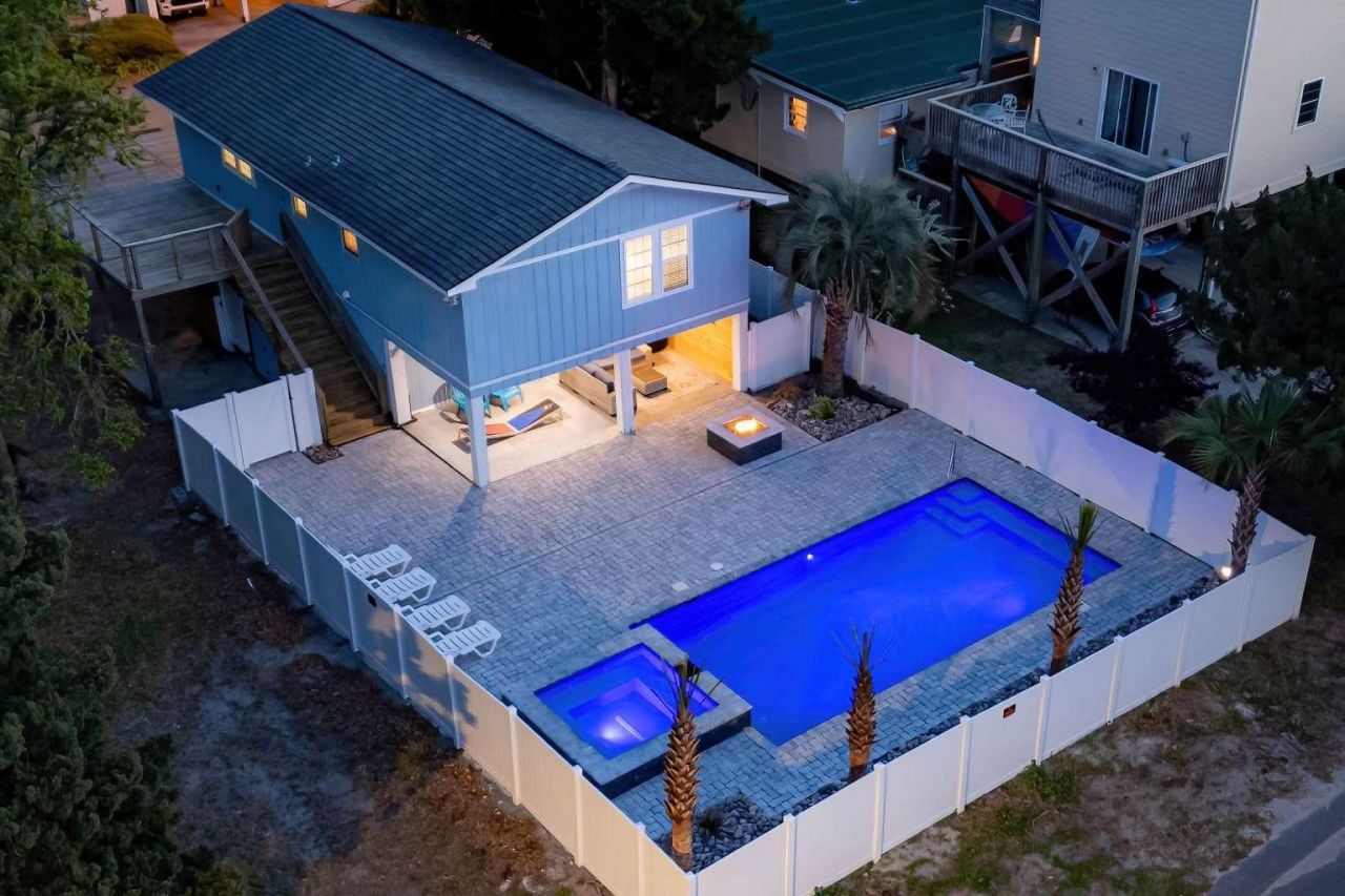 4606 Surf St. Photo 4