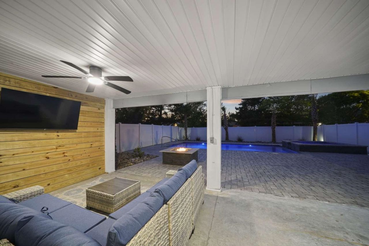 4606 Surf St. Photo 8