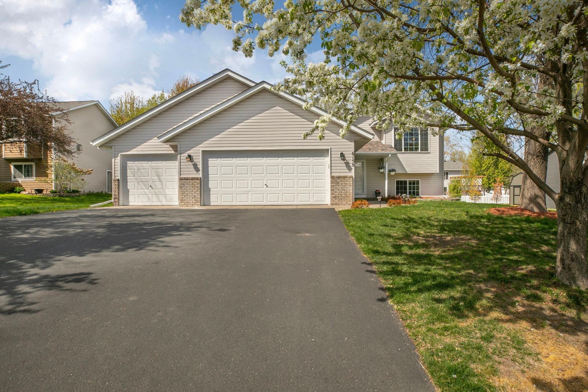 6158 Wildwood Way , Monticello, MN 55362