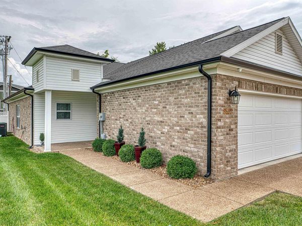 8537 Pebble Creek Drive, Newburgh, IN 47630