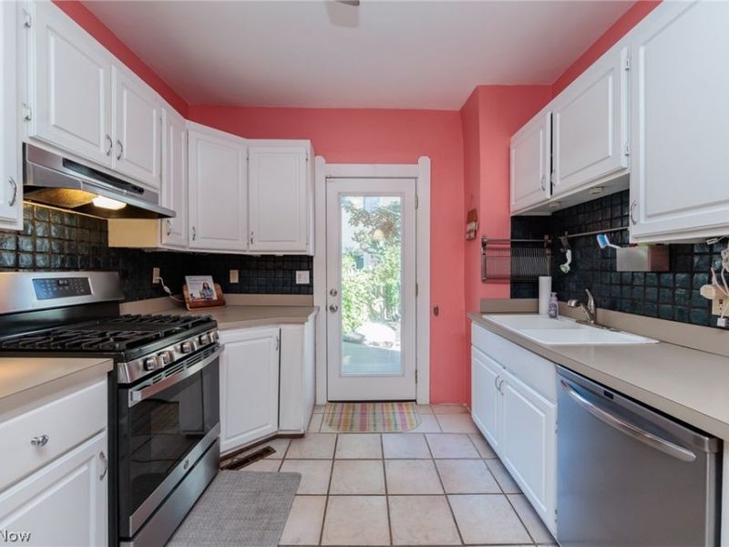 4004 John Avenue, Cleveland, OH 44113 Photo 16
