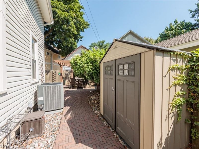 4004 John Avenue, Cleveland, OH 44113 Photo 33