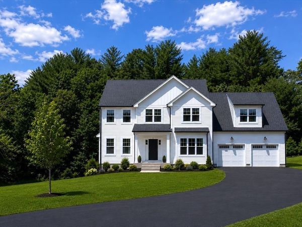 17 West Main Street, Upton, MA 01568