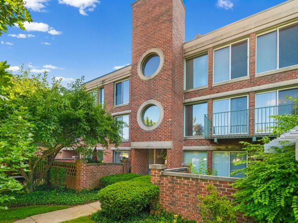 1050 Arbor Lane , Unit 303, Northfield, IL 60093