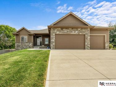 1511 Beaver Lake Boulevard, Plattsmouth, NE 68048