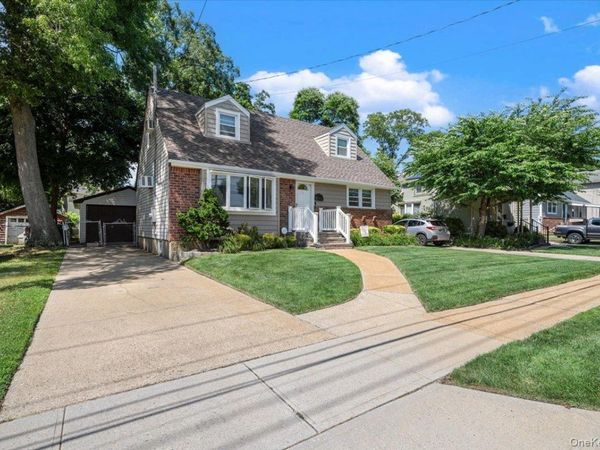 2565 Natta Boulevard, Bellmore, NY 11710