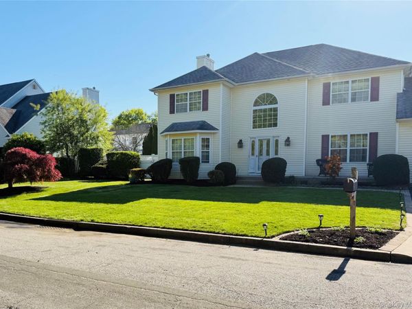 4 Clark Street, Selden, NY 11784