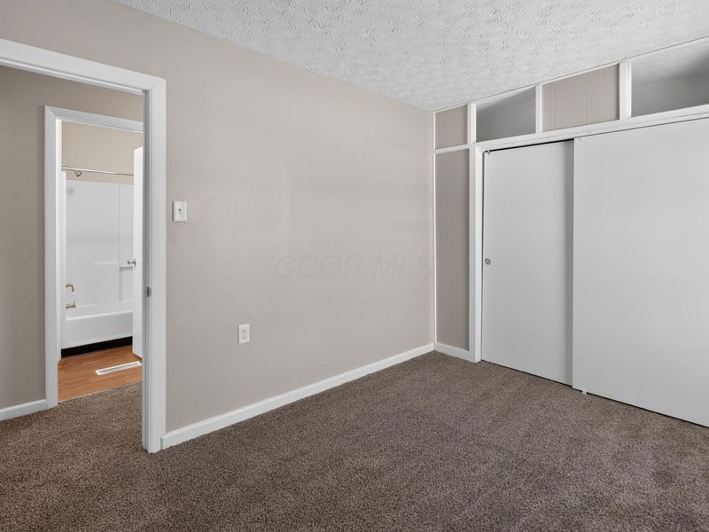 355 Woodlawn Avenue , Columbus, OH 43228 Photo 16