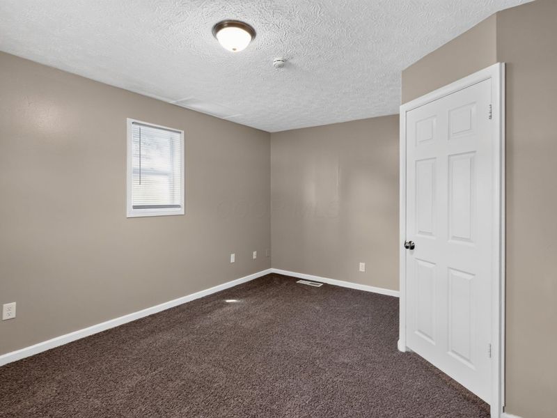 355 Woodlawn Avenue , Columbus, OH 43228 Photo 19