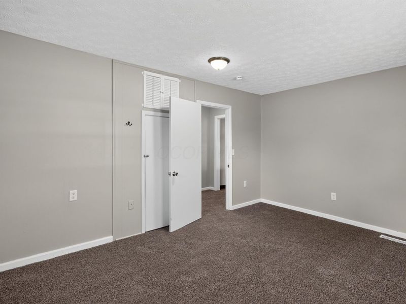 355 Woodlawn Avenue , Columbus, OH 43228 Photo 22