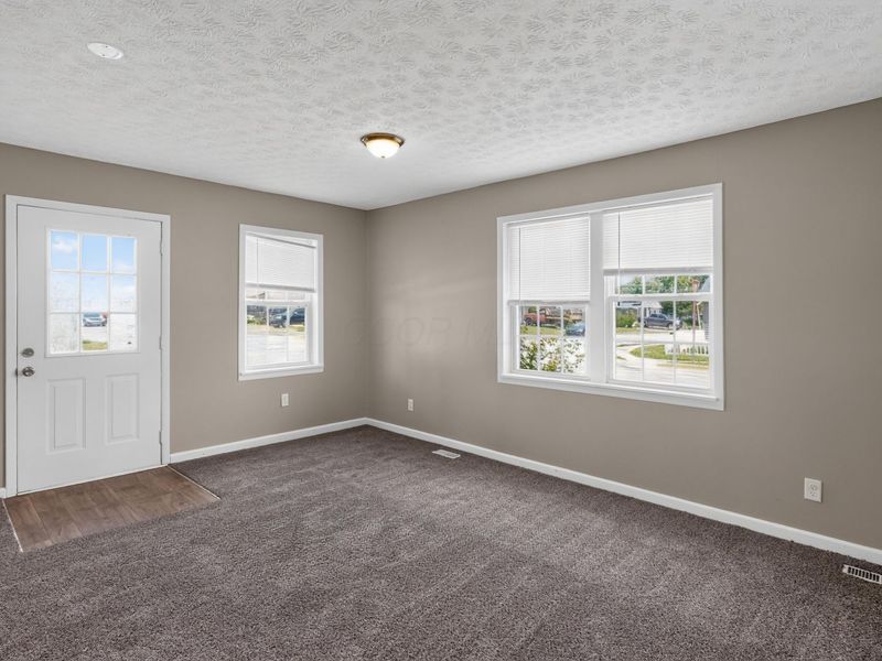 355 Woodlawn Avenue , Columbus, OH 43228 Photo 9