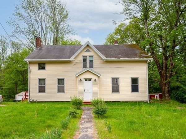 22 Comins Rd, Oxford, MA 01537
