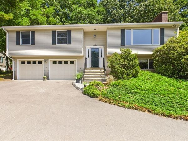 19 Westview Ter, Easthampton, MA 01027