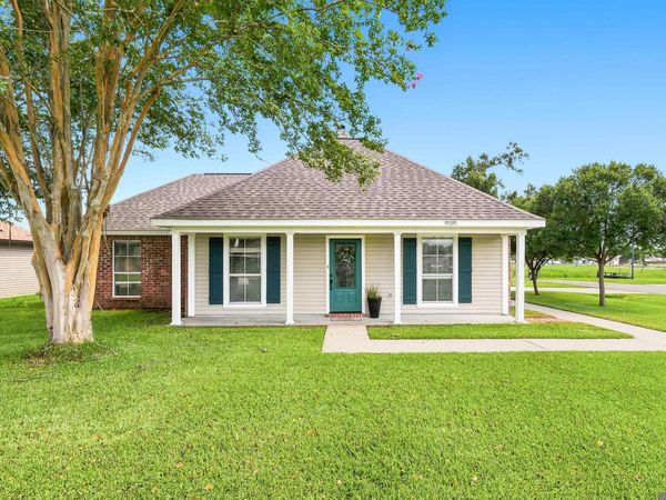 43330 N Henderson Ave, Prairieville, LA 70769