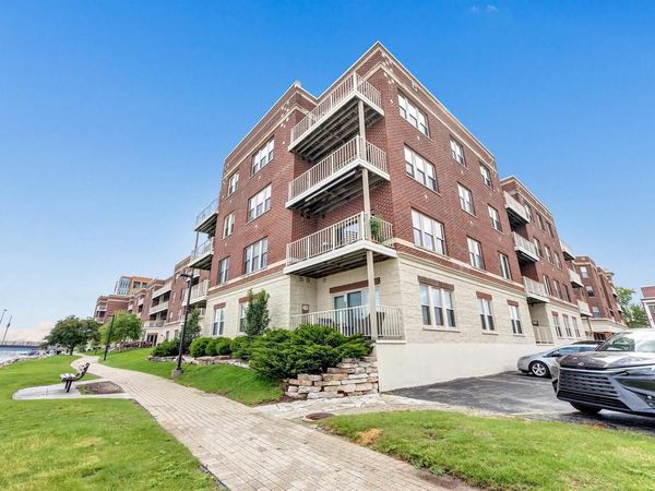 118 S WASHINGTON STREET, Unit 304B, Green Bay, WI 54301